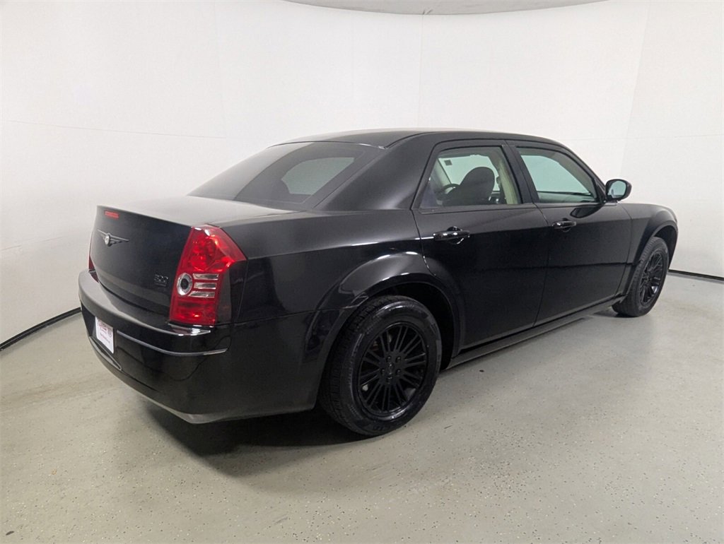 Used 2010 Chrysler 300 Touring image 7