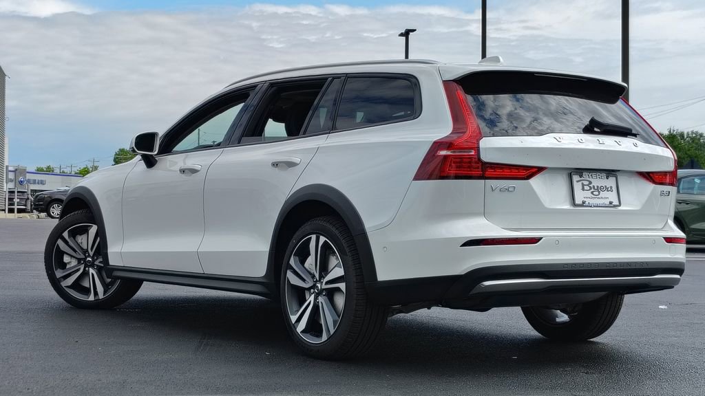 New 2026 Volvo V60 B5 Cross Country Plus w/ Protection Package Premier image 4