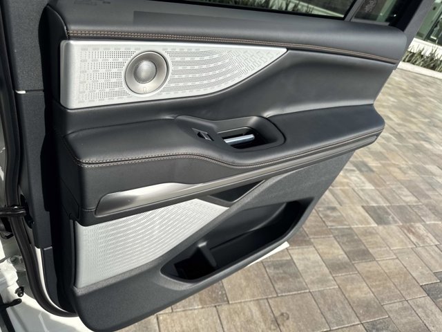 New 2025 Lincoln Navigator L Black Label image 21