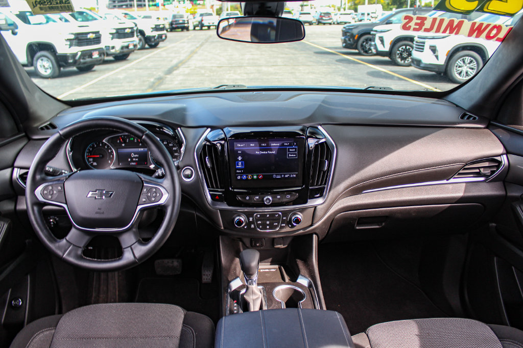 Used 2023 Chevrolet Traverse LT FWD image 18