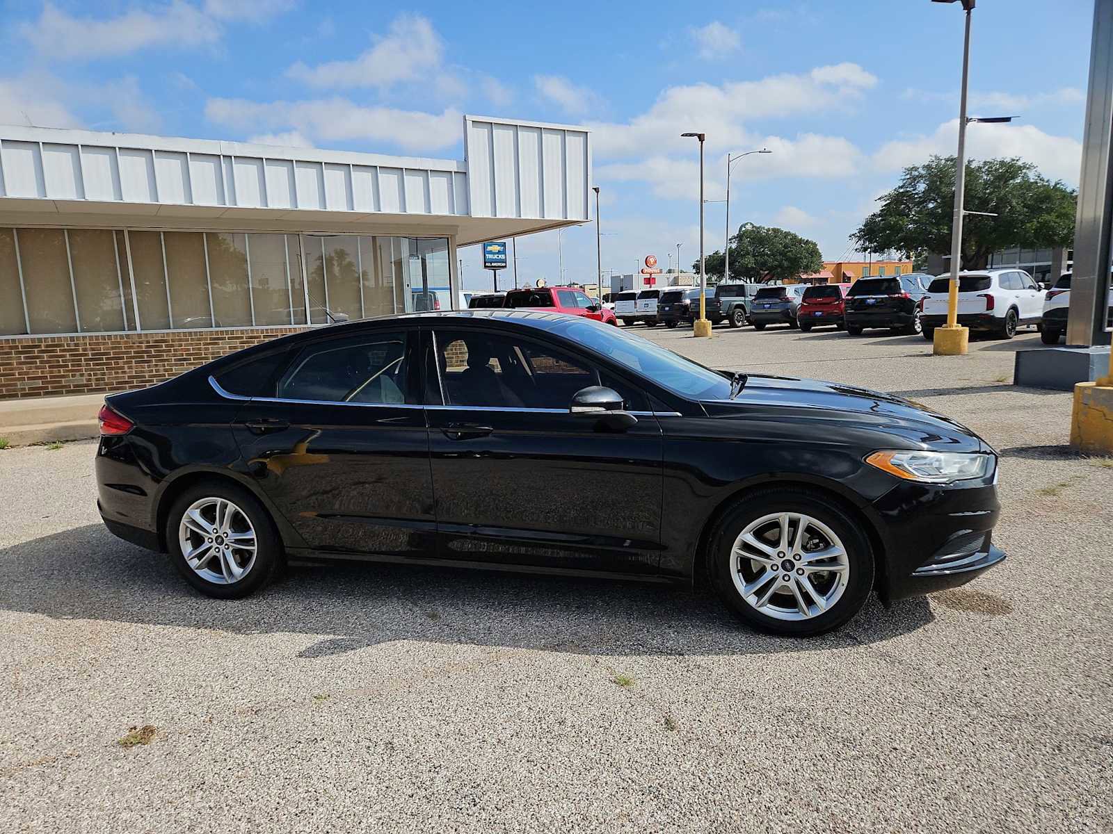 Used 2018 Ford Fusion SE FWD image 9