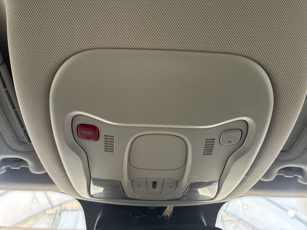 Used 2020 Jeep Renegade Limited w/ Safety and Security Group AWD/4WD image 29