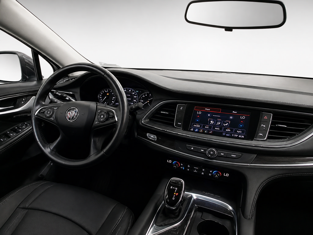 Used 2021 Buick Enclave Avenir w/ Avenir Technology Package FWD image 17