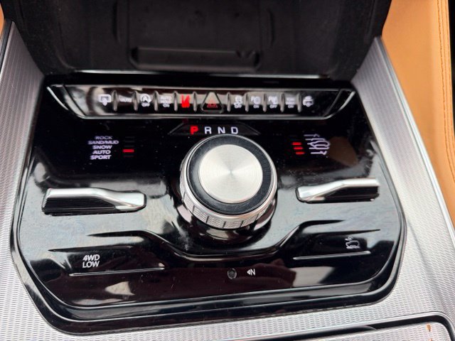 Used 2023 Jeep Grand Wagoneer Series III AWD/4WD image 39