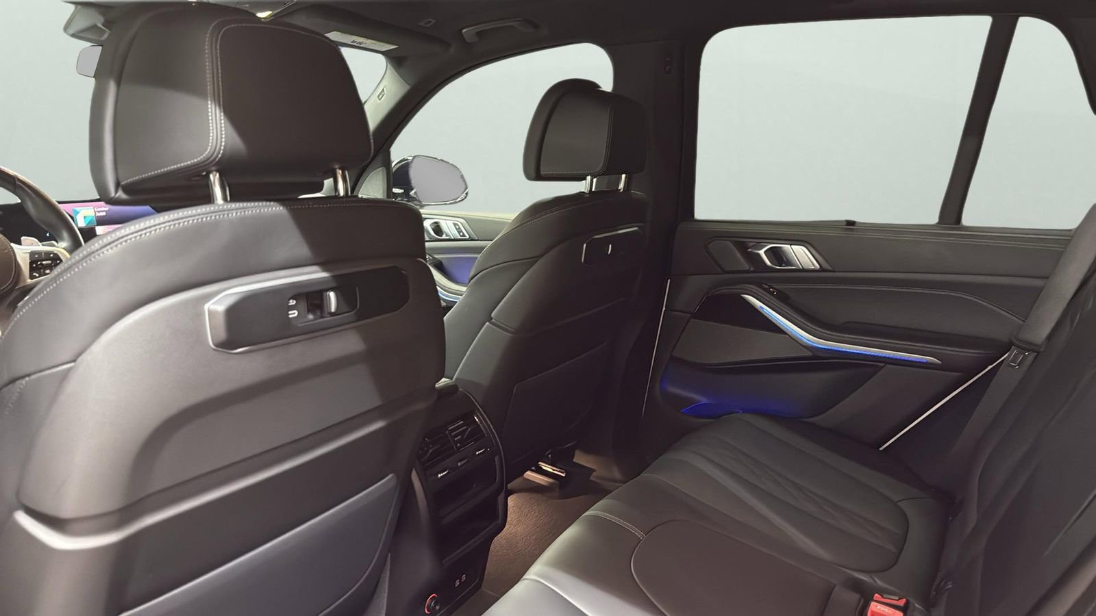 Used 2024 BMW X5 xDrive50e w/ M Sport Package image 29