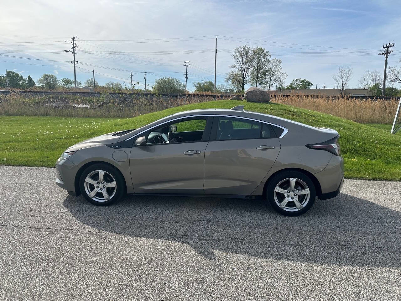 Used 2017 Chevrolet Volt LT w/ Comfort Package FWD image 6
