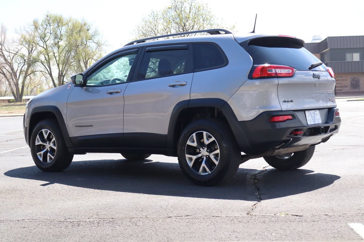 Used 2016 Jeep Cherokee Trailhawk w/ Cold Weather Group AWD/4WD image 7