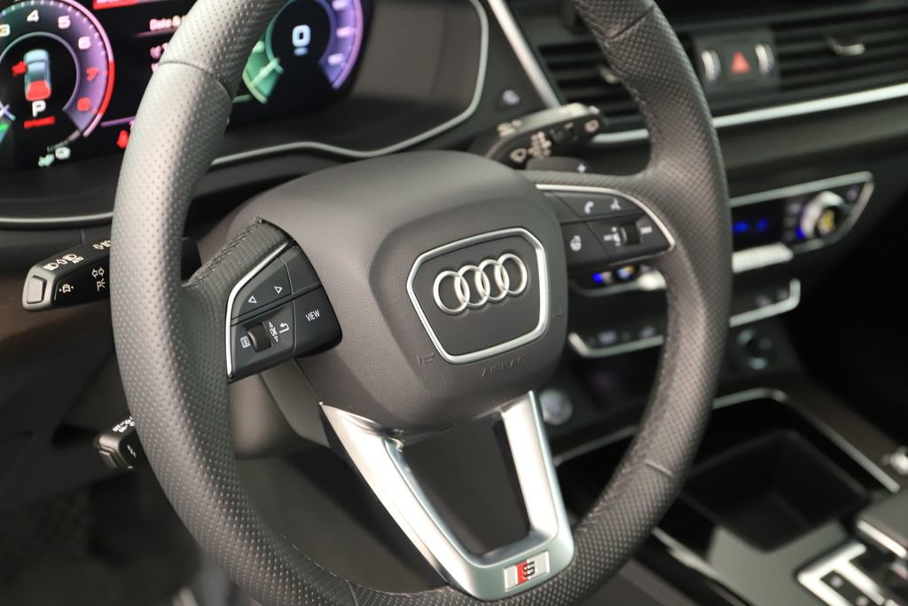 Used 2025 Audi Q5 e Premium Plus w/ Premium Plus Package image 16