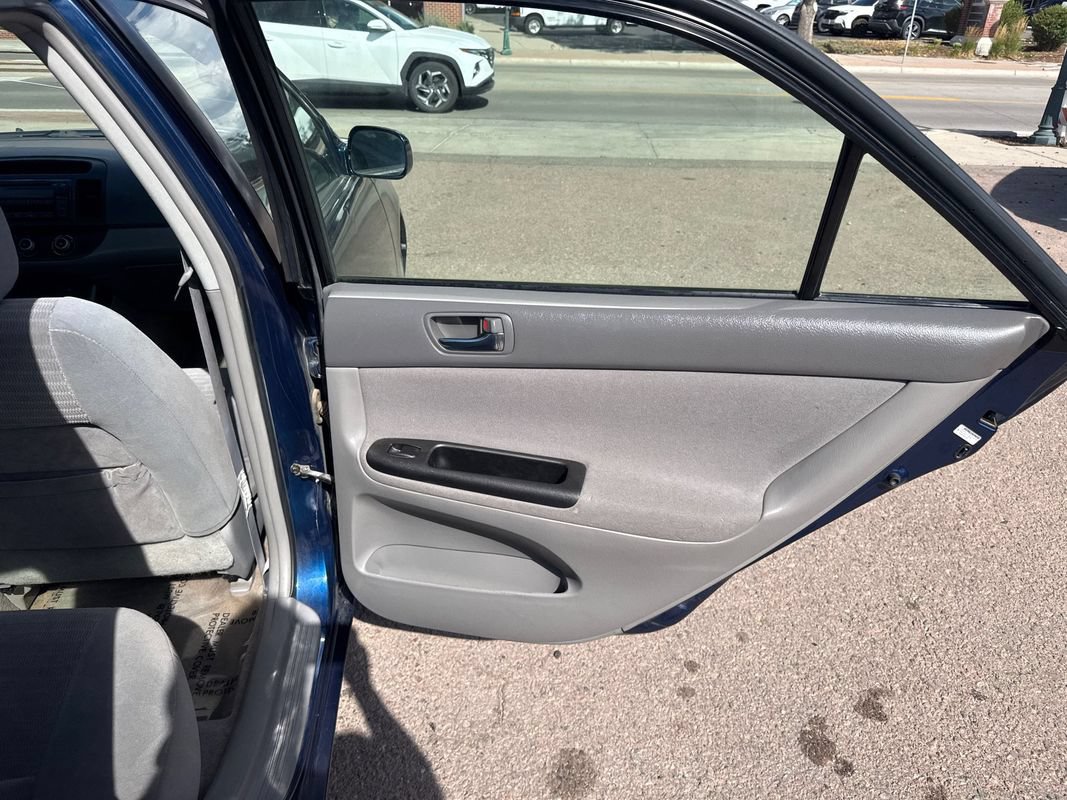 Used 2005 Toyota Camry LE FWD image 16
