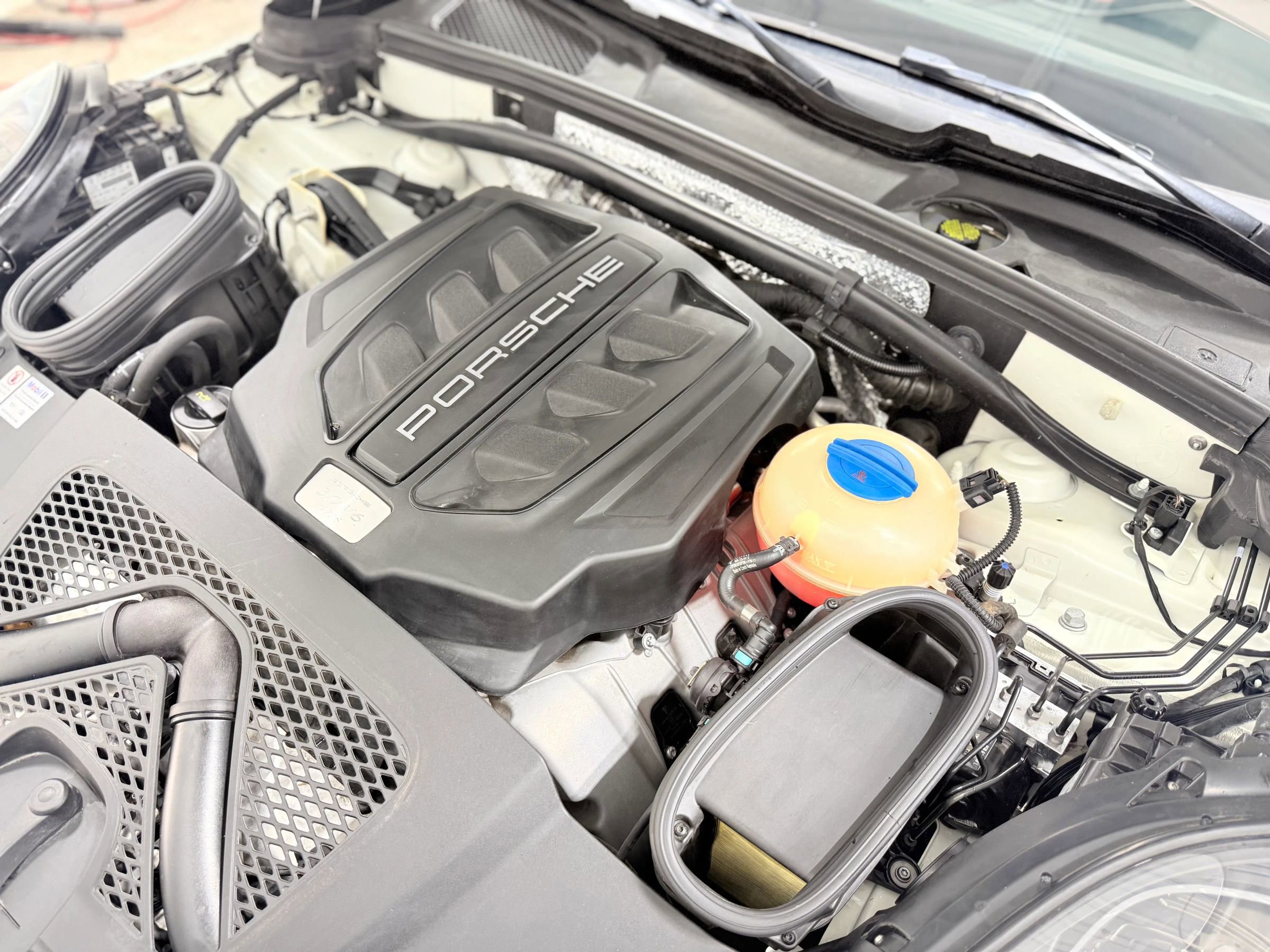 Used 2018 Porsche Macan GTS image 39