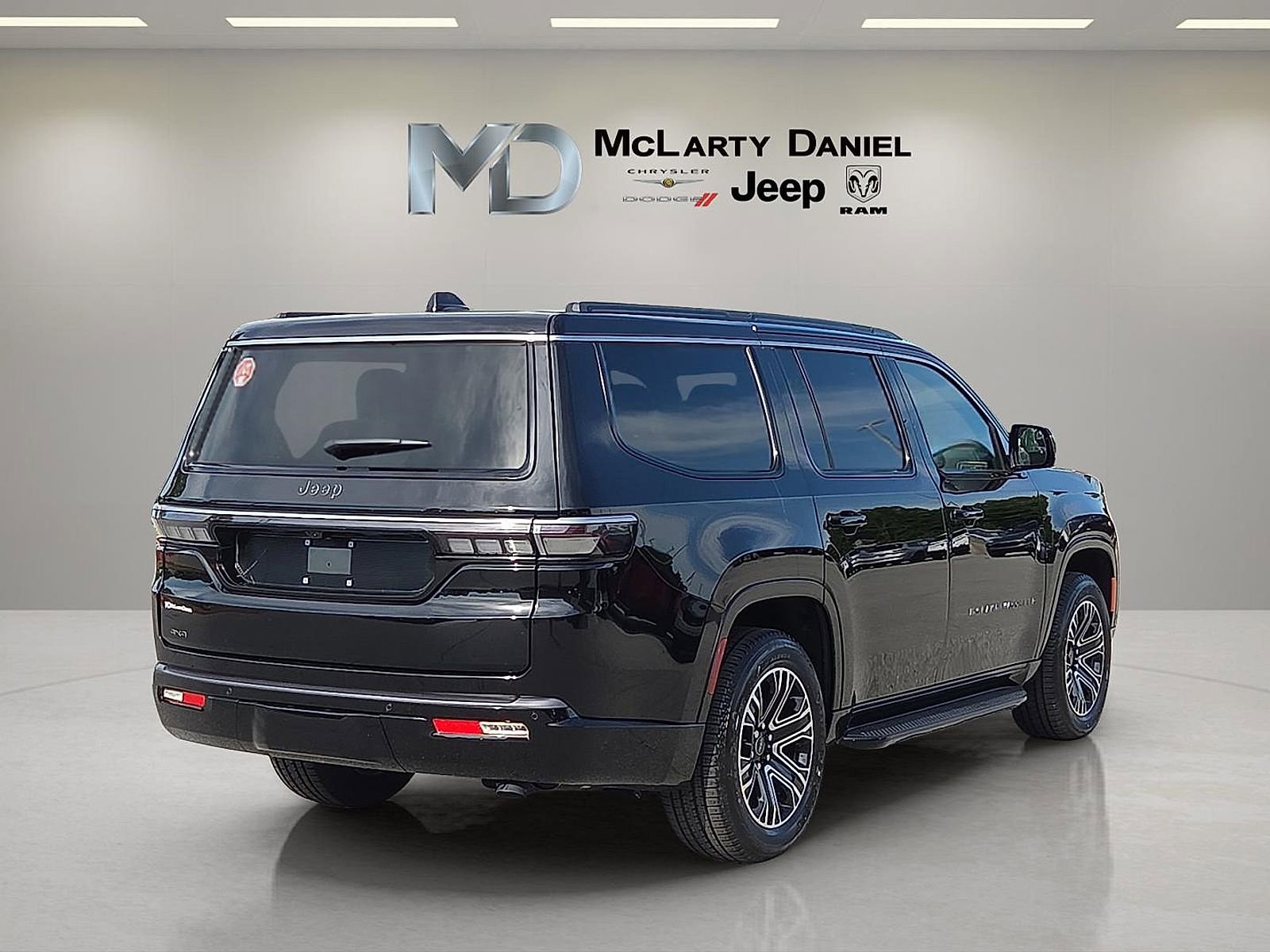 New 2026 Jeep Grand Wagoneer 4WD w/ HD Trailer Tow Package image 5