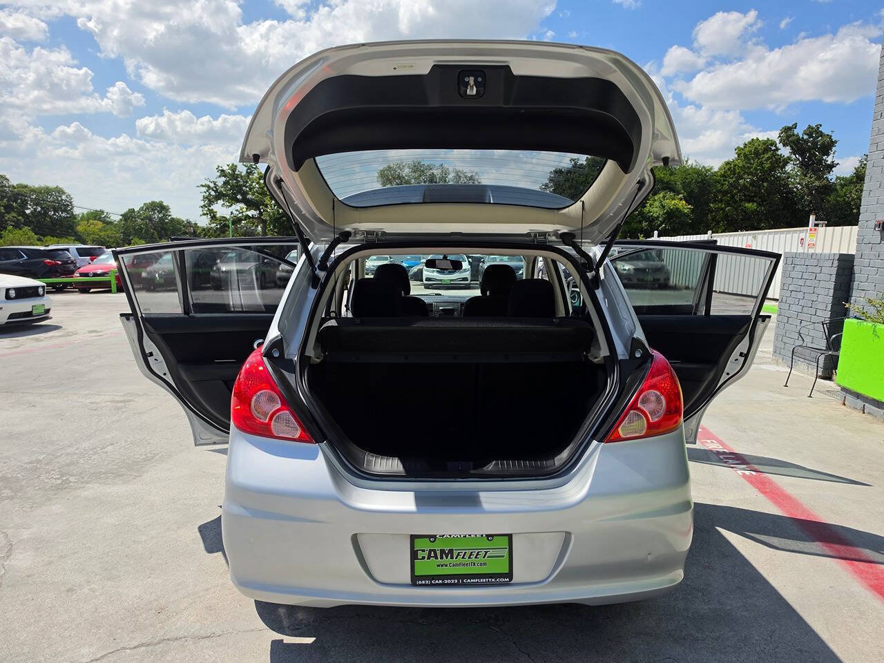 Used 2012 Nissan Versa Hatchback w/ SL Navigation Pkg FWD image 26