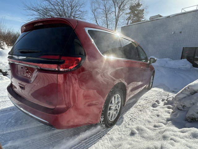 Used 2024 Chrysler Pacifica Touring-L image 8