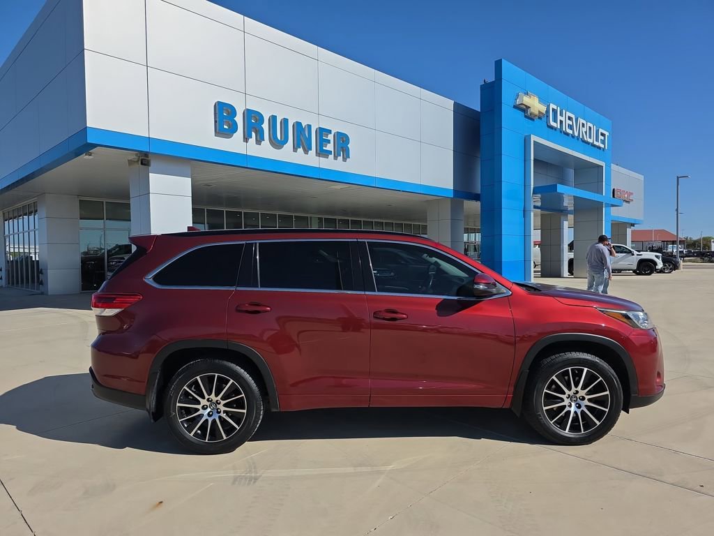 Used 2017 Toyota Highlander SE image 20