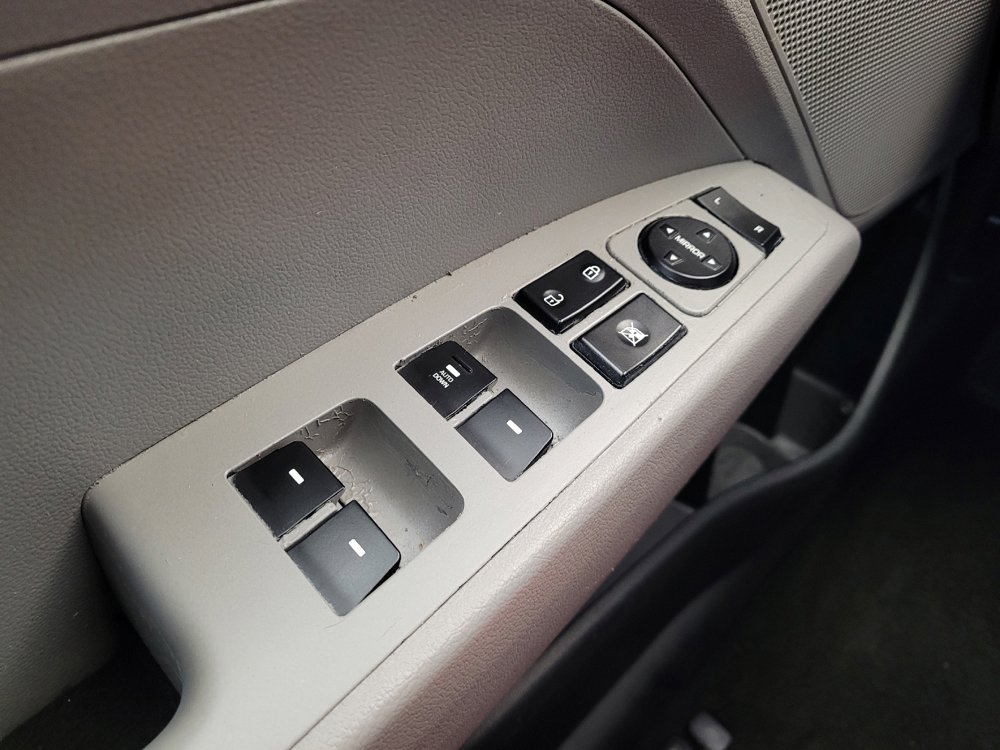 Used 2017 Hyundai Elantra SE image 27