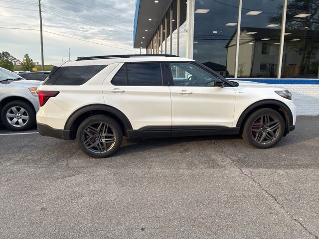 Used 2025 Ford Explorer ST-Line w/ ST-Line Street Pack image 12