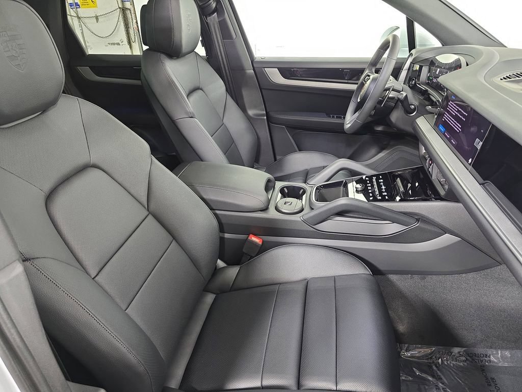 Certified 2025 Porsche Cayenne AWD/4WD image 27