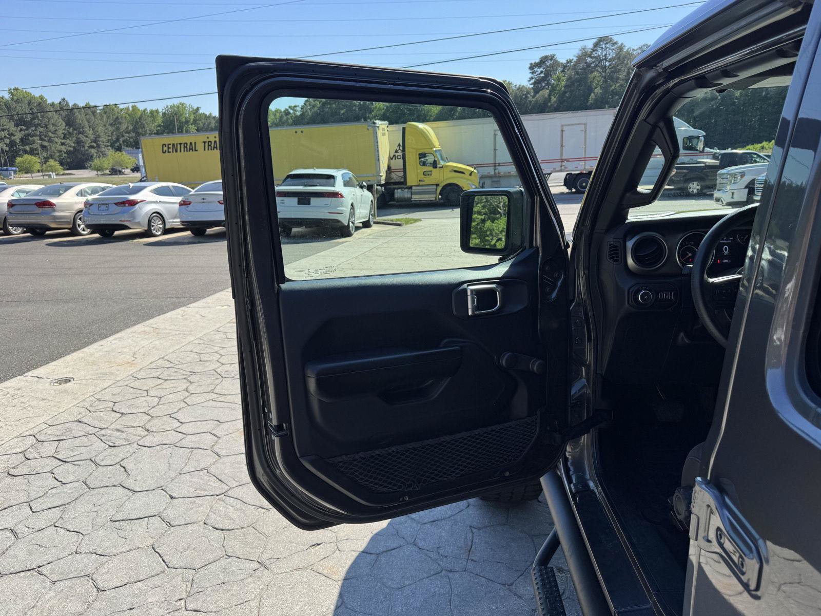 Used 2018 Jeep Wrangler Unlimited Sport AWD/4WD image 5