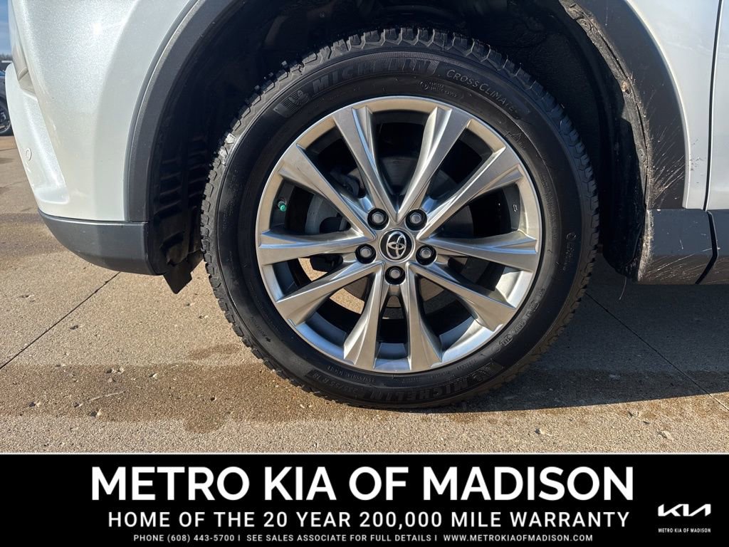 Used 2018 Toyota RAV4 Limited w/ Advanced Technology Package image 10