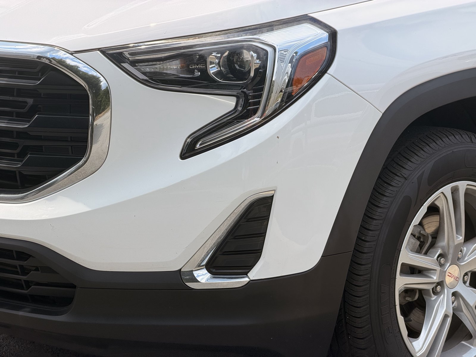 Used 2021 GMC Terrain SLE w/ Driver Convenience Package AWD/4WD image 9
