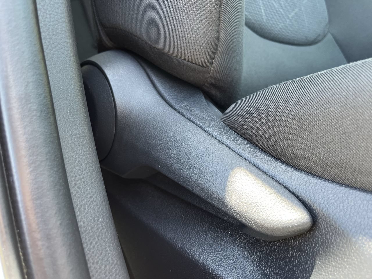 Used 2025 Toyota RAV4 XLE AWD/4WD image 26