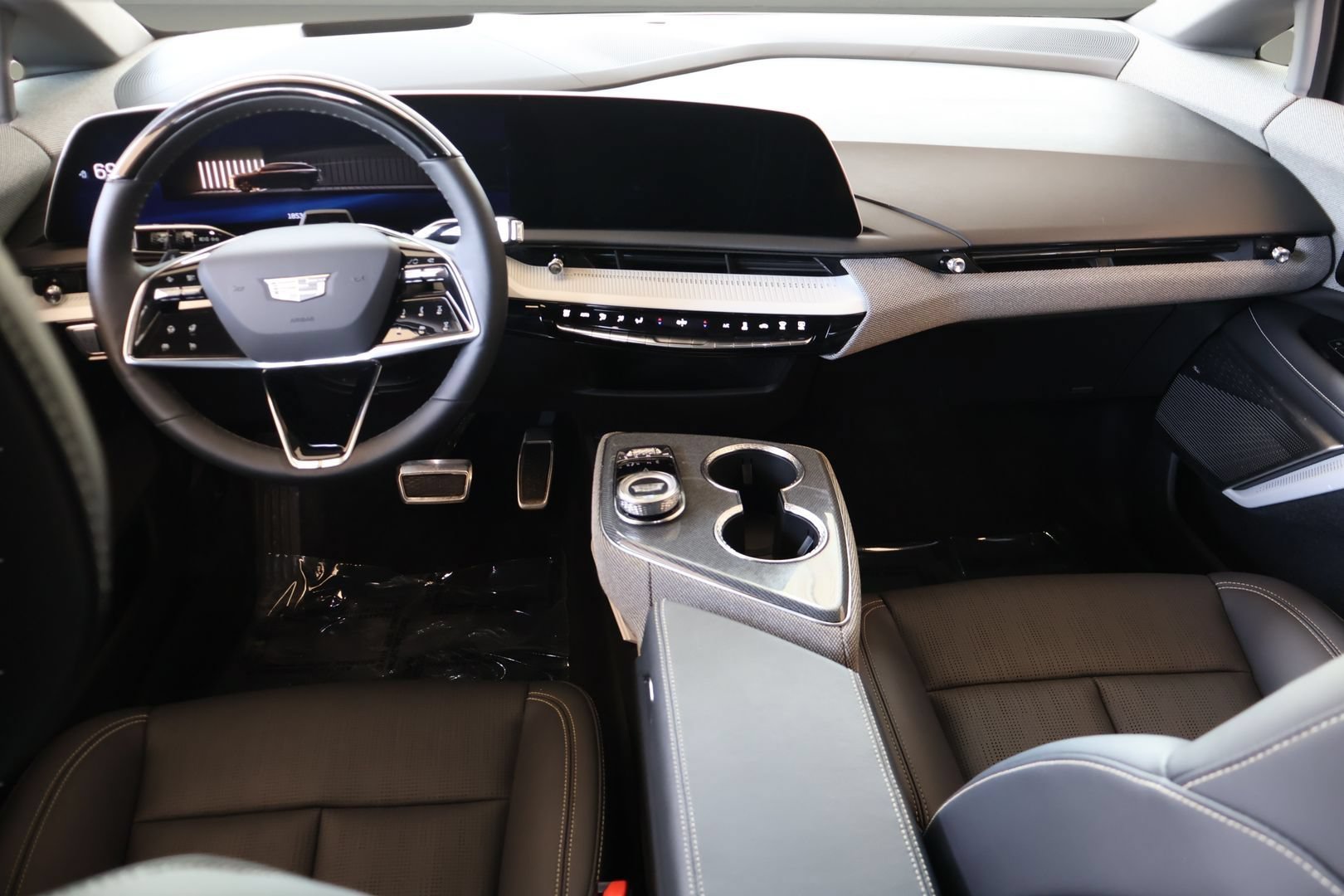 Certified 2025 Cadillac Optiq Sport 2 w/ LPO, Floor Liner Package AWD/4WD image 14
