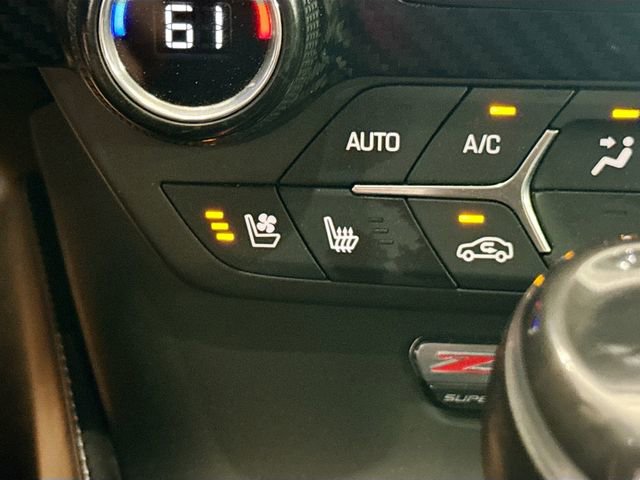 Used 2015 Chevrolet Corvette Z06 w/ 3LZ Preferred Equipment Group image 20