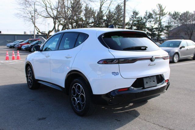 Used 2025 Alfa Romeo Tonale w/ Premium Package image 41