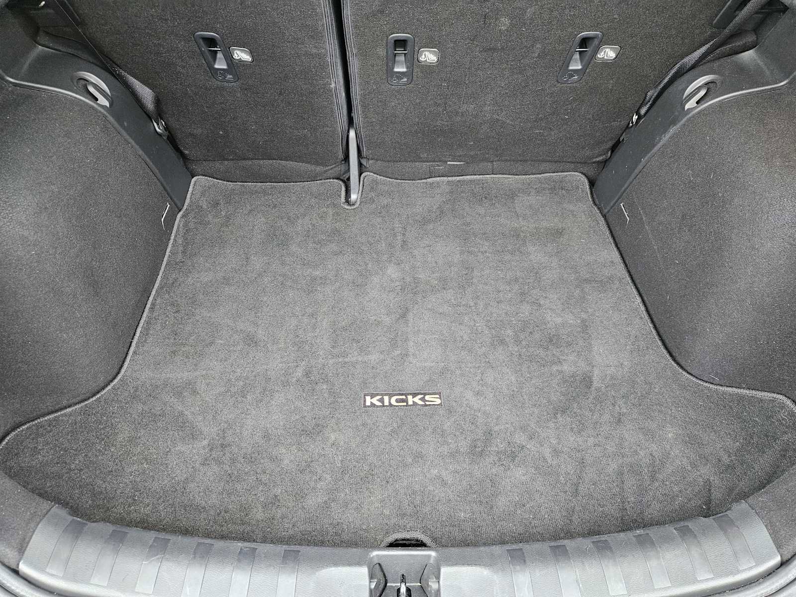 Used 2022 Nissan Kicks SV FWD image 30