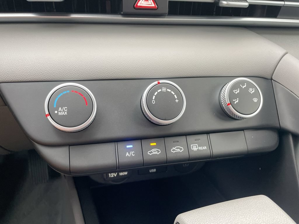Used 2025 Hyundai Elantra SE FWD image 45