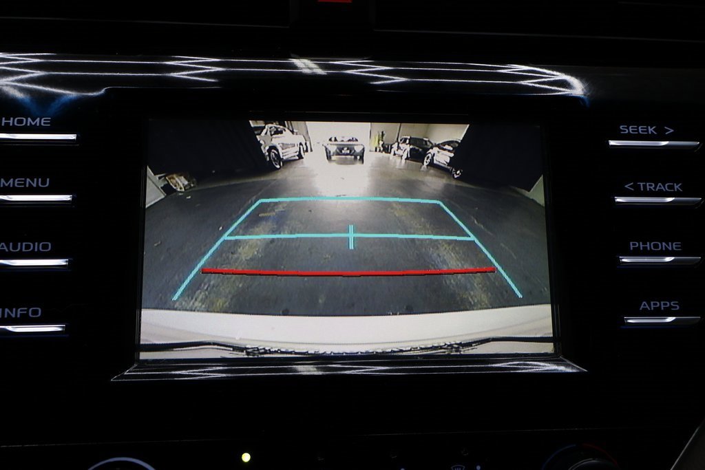 Used 2018 Toyota Camry LE image 21