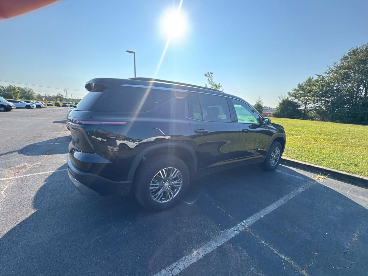 Used 2025 Chevrolet Traverse LT FWD image 14