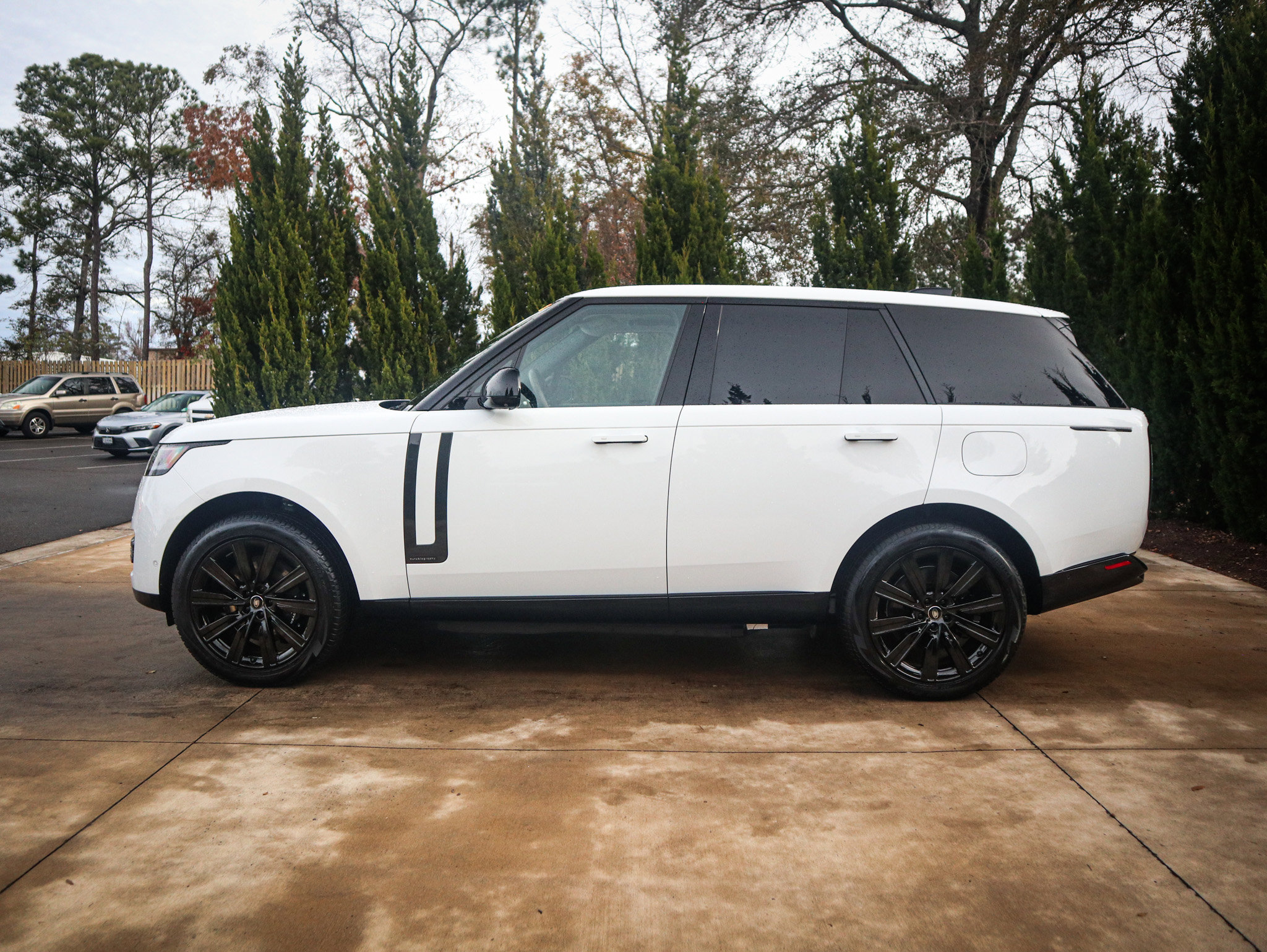 Used 2025 Land Rover Range Rover Autobiography image 7