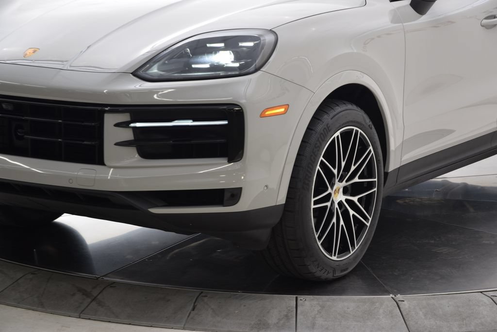 Used 2024 Porsche Cayenne Coupe AWD/4WD image 11