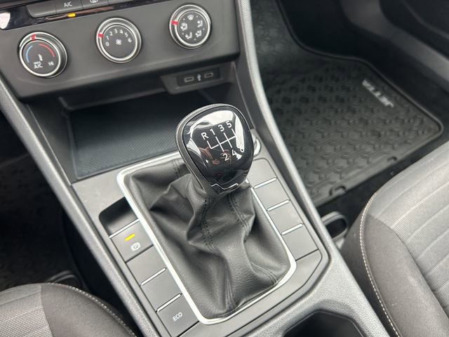 Used 2022 Volkswagen Jetta S image 29
