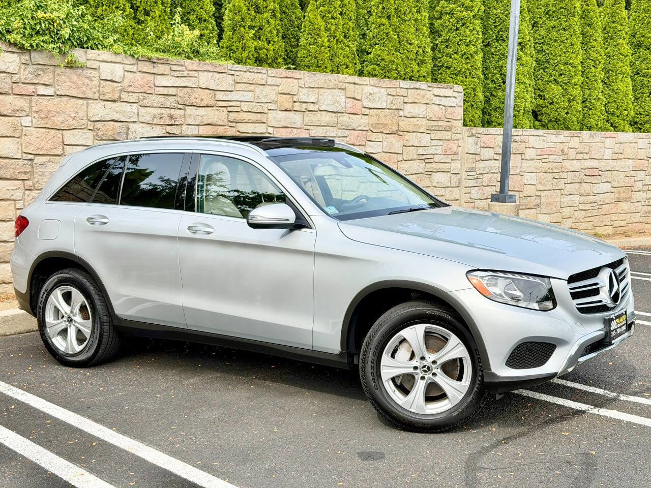Used 2018 Mercedes-Benz GLC 300 4MATIC image 4
