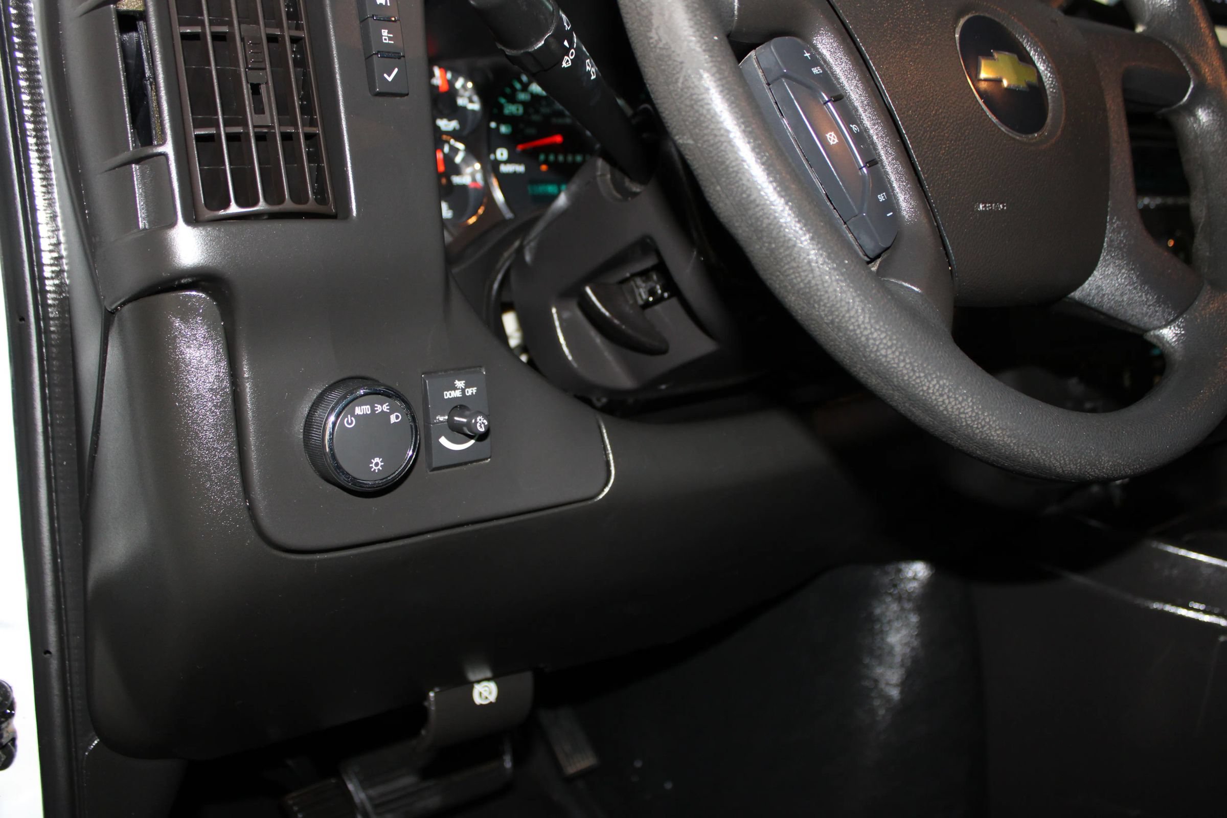 Used 2017 Chevrolet Express 2500 Extended RWD image 16