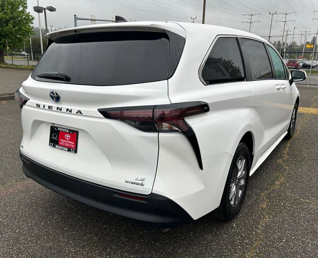 Certified 2024 Toyota Sienna LE AWD/4WD image 5
