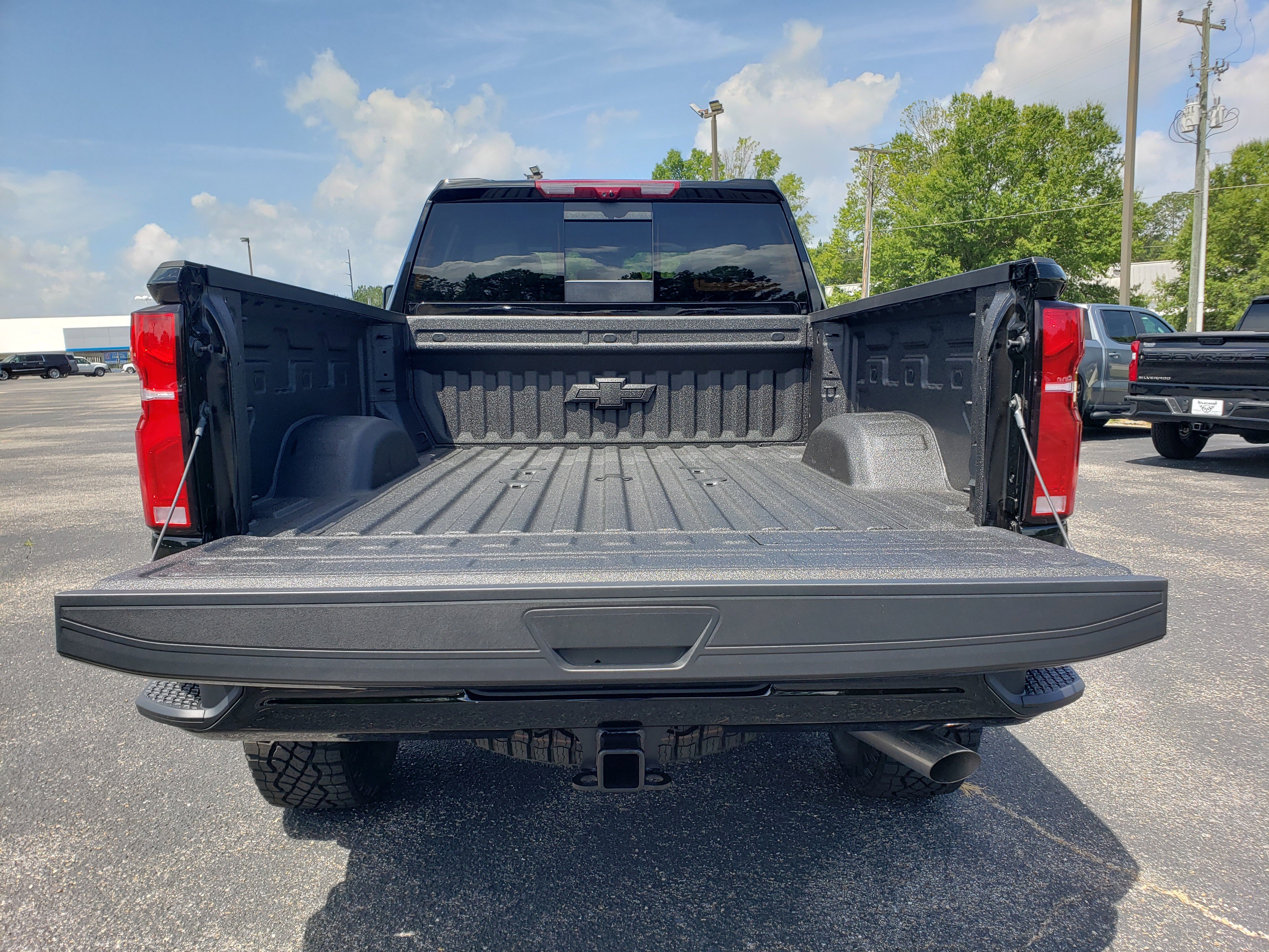 New 2026 Chevrolet Silverado 2500 ZR2 w/ LPO, Dark Essentials Package AWD/4WD image 9