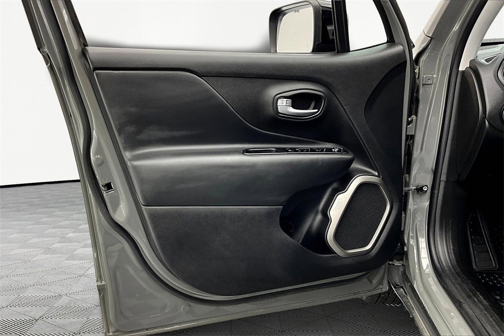 Used 2022 Jeep Renegade Limited image 23