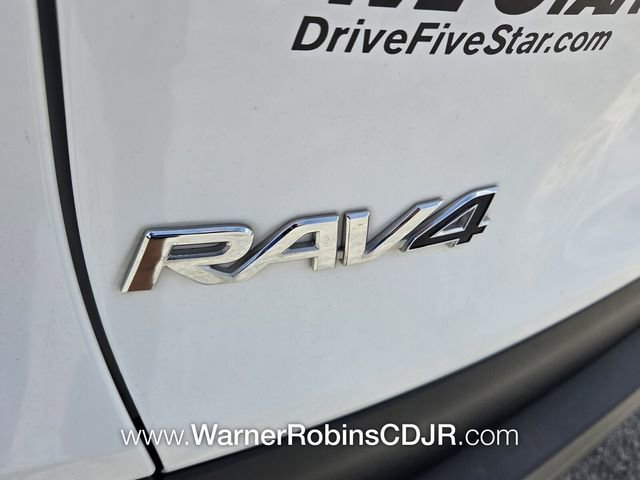 Used 2019 Toyota RAV4 XLE FWD image 12