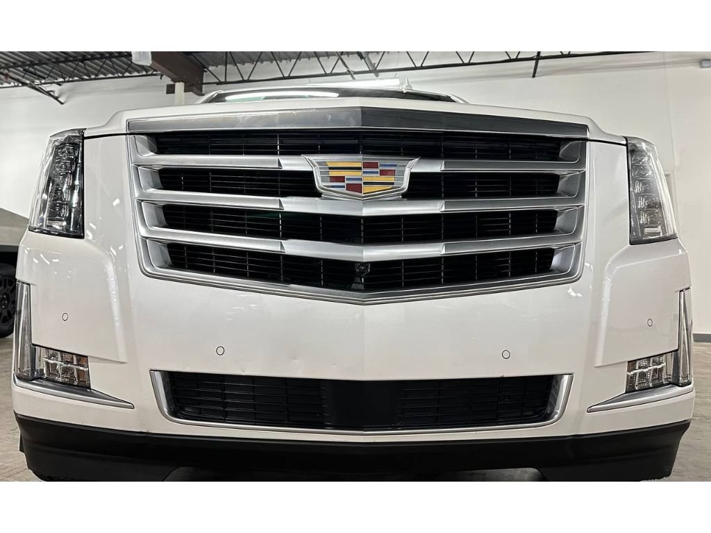 Used 2016 Cadillac Escalade Premium AWD/4WD image 3