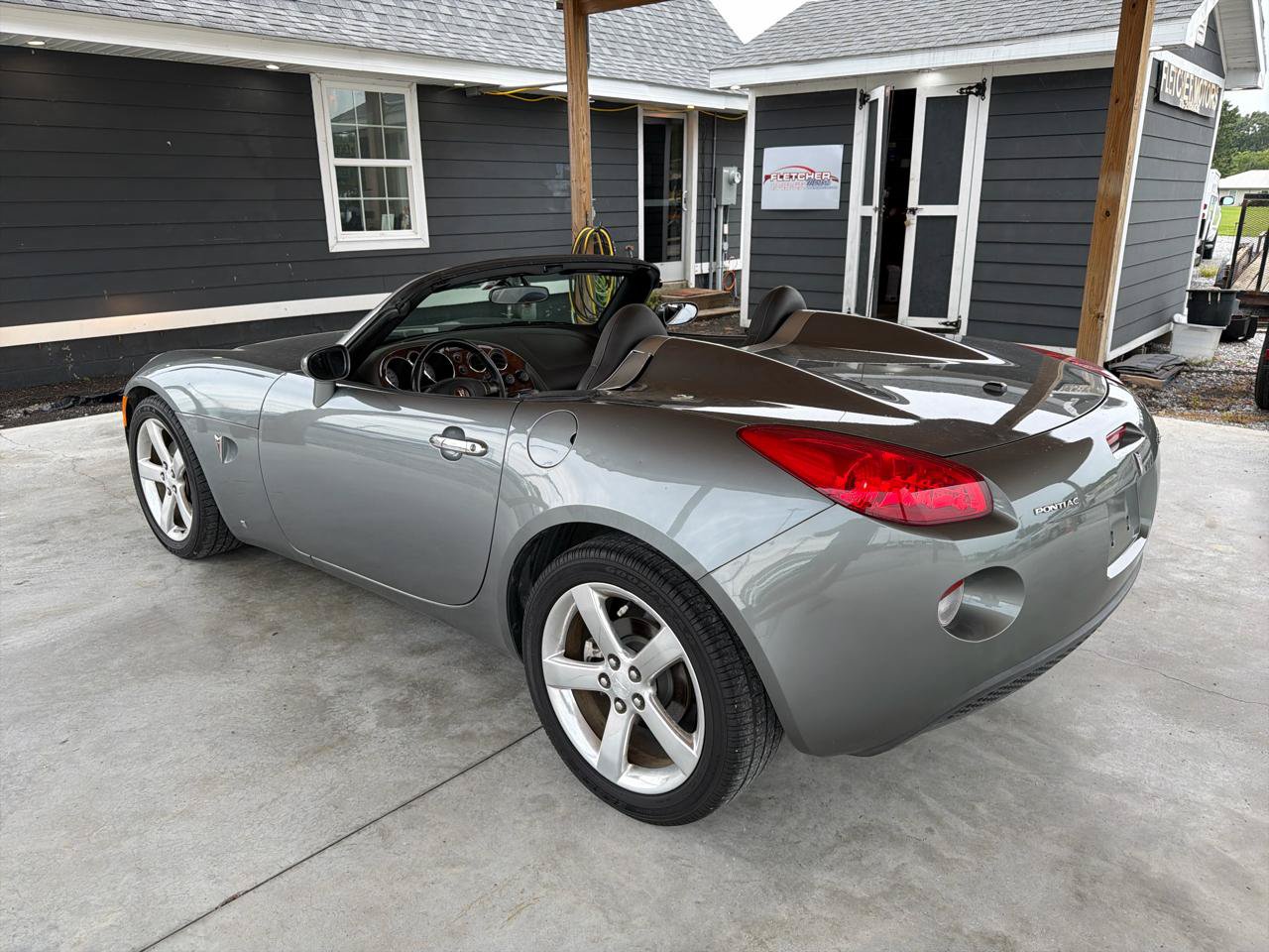 Used 2006 Pontiac Solstice Convertible w/ Premium Package RWD image 4