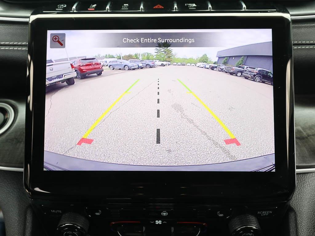 Used 2023 Jeep Grand Cherokee Limited w/ Black Appearance Package AWD/4WD image 18