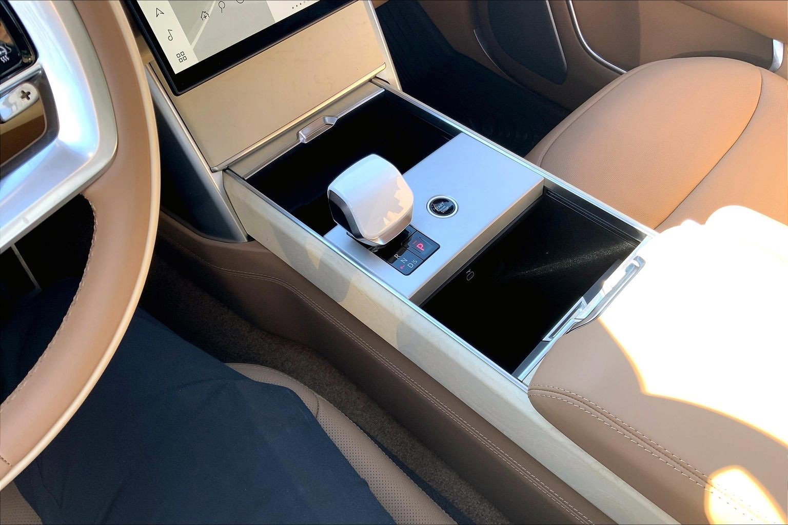 New 2026 Land Rover Range Rover SV image 7