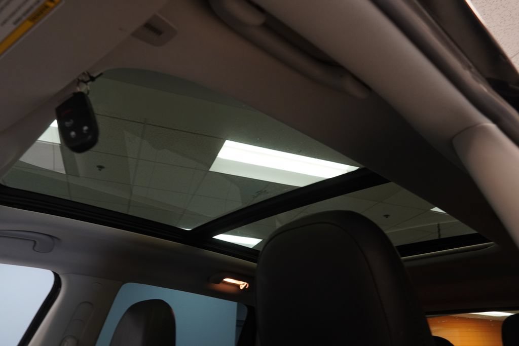 Used 2019 Jeep Compass Latitude w/ Cold Weather Group AWD/4WD image 4