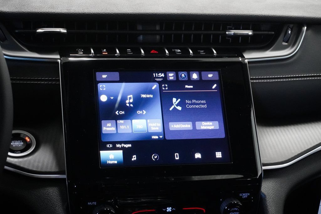 New 2025 Jeep Grand Cherokee Laredo w/ Luxury Tech Group I AWD/4WD image 26