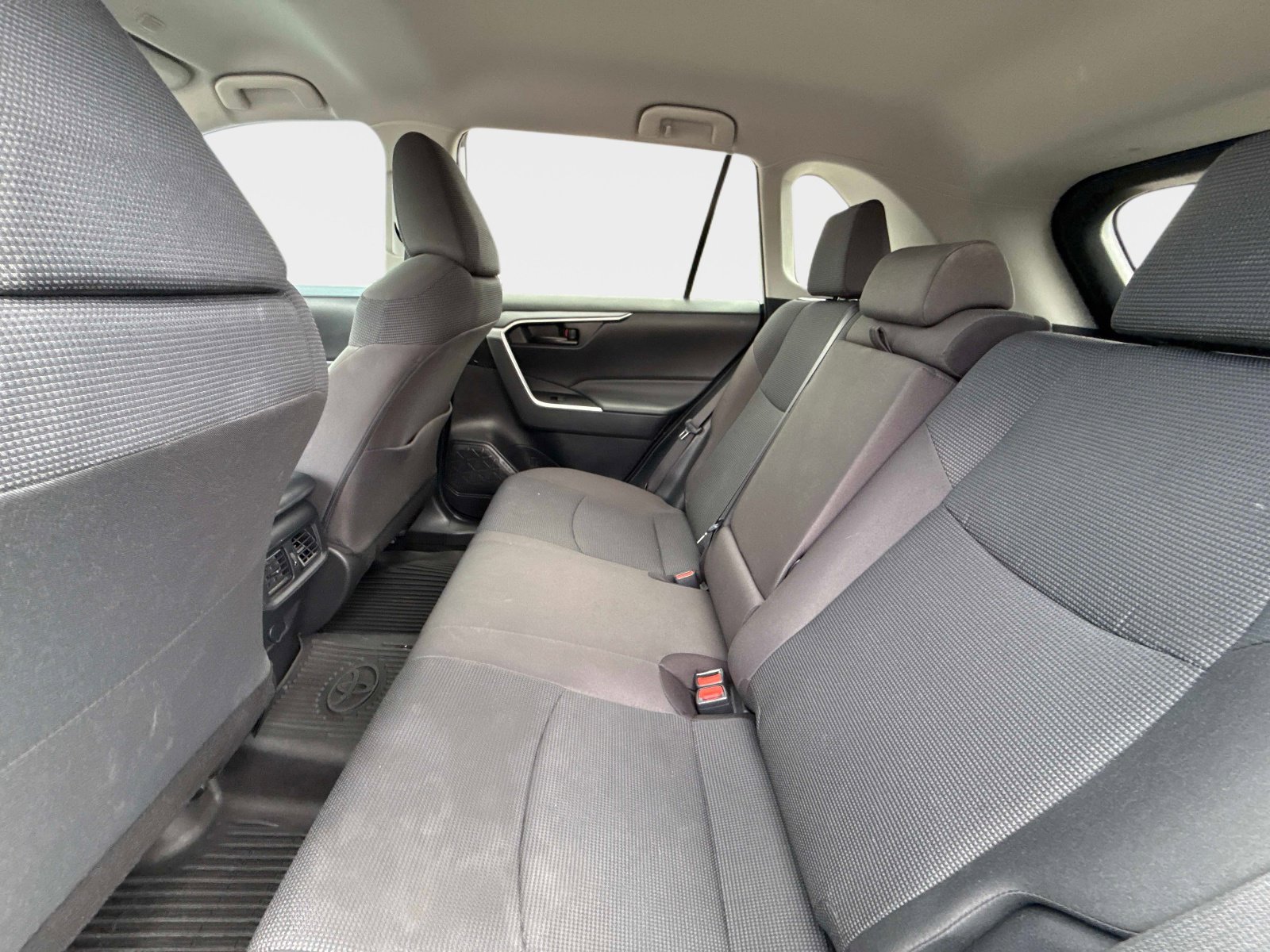 Used 2024 Toyota RAV4 LE FWD image 15