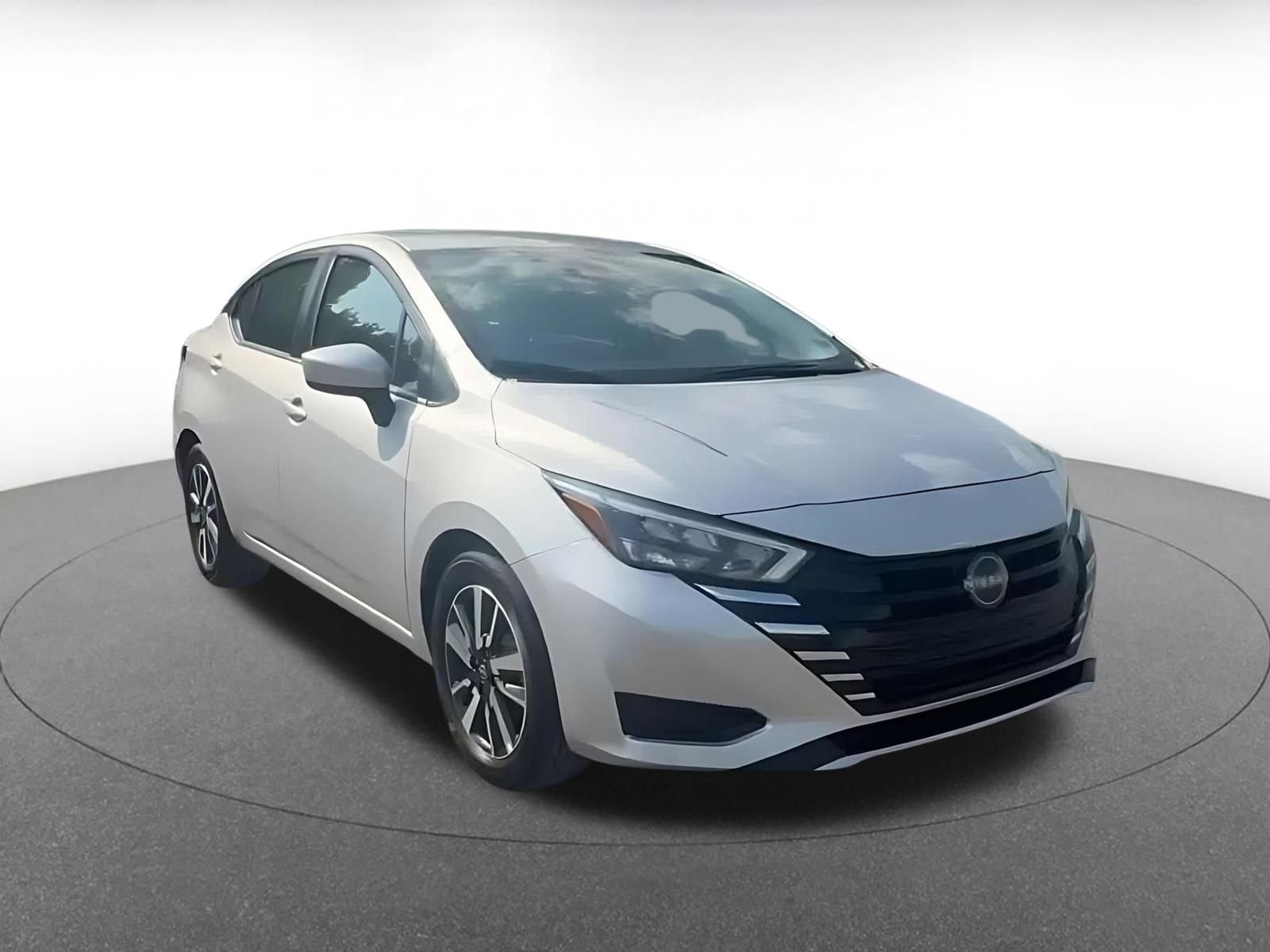 Used 2025 Nissan Versa SV FWD image 3