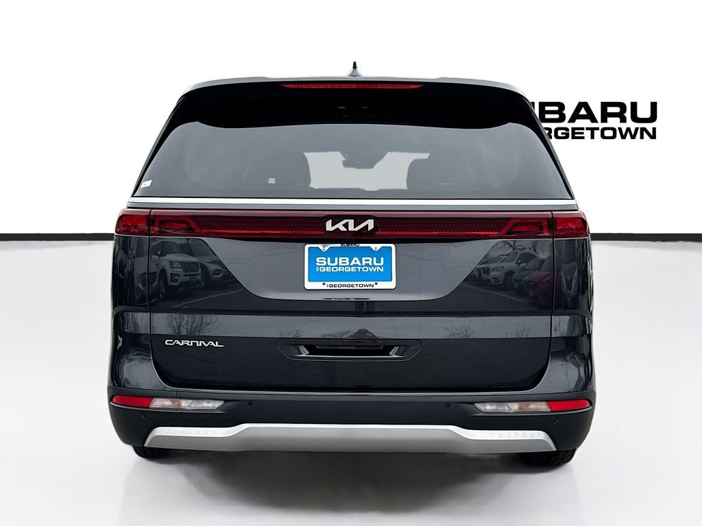 Used 2023 Kia Carnival LX image 6